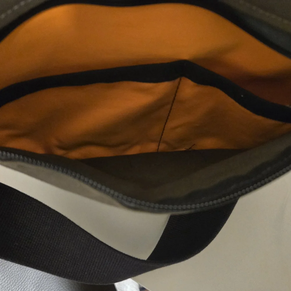 Trakke Largo Sling Olive: really nice high end look & feel - Picture 4 of 7